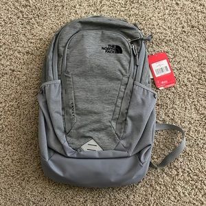 NEW THE NORTH FACE SILVER/GREY VAULT BACKPACK